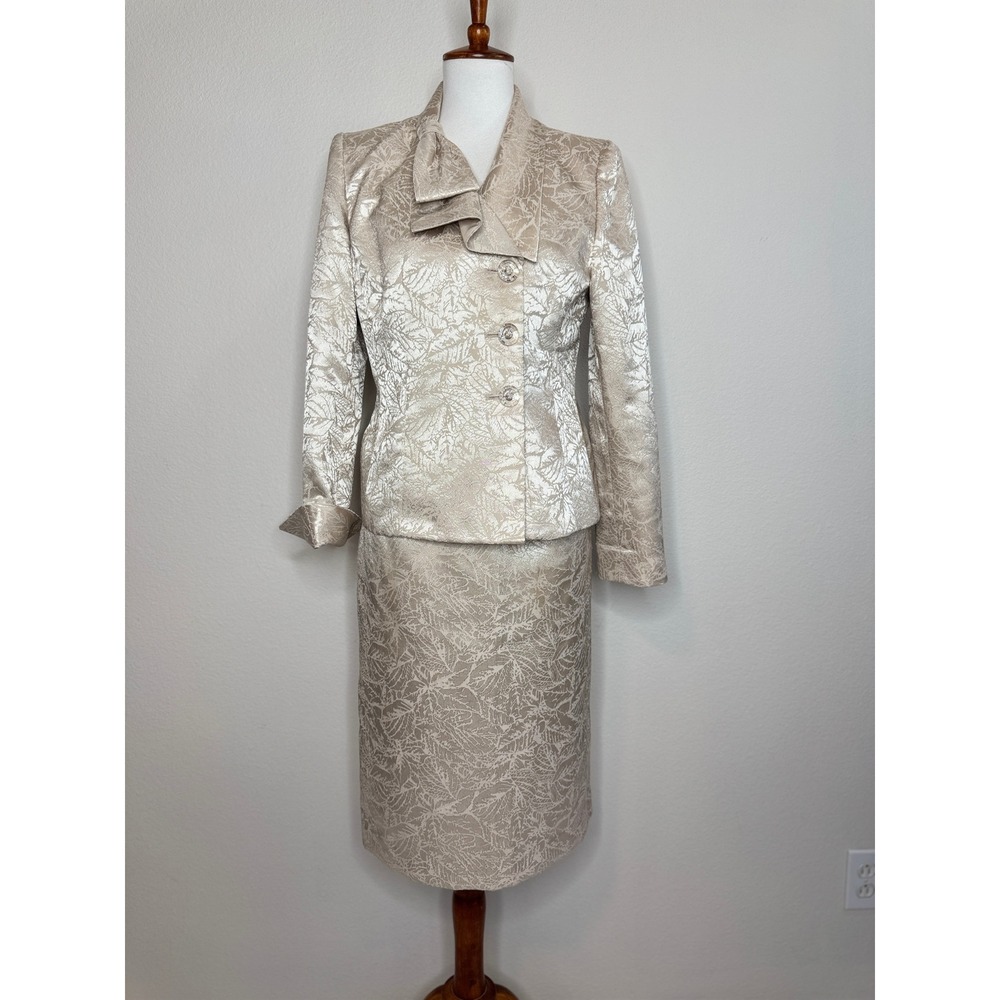 COLLECTIONS by LE SUIT Jacquard Skirt Suit 8 Beige Cocktail Wedding MOB MOG